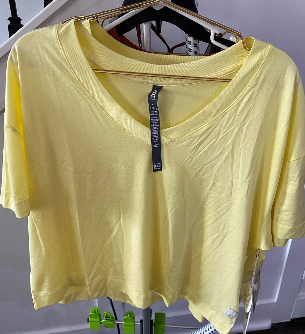 New With Tags Vuori Energy V Neck Tee - Sunlight Heather - Size Medium
